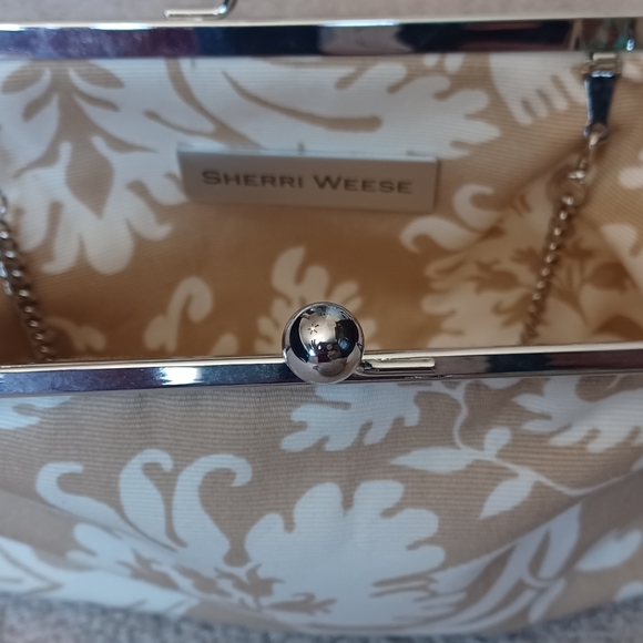 Classic Day Clutch (NEW) - Picture 3 of 3